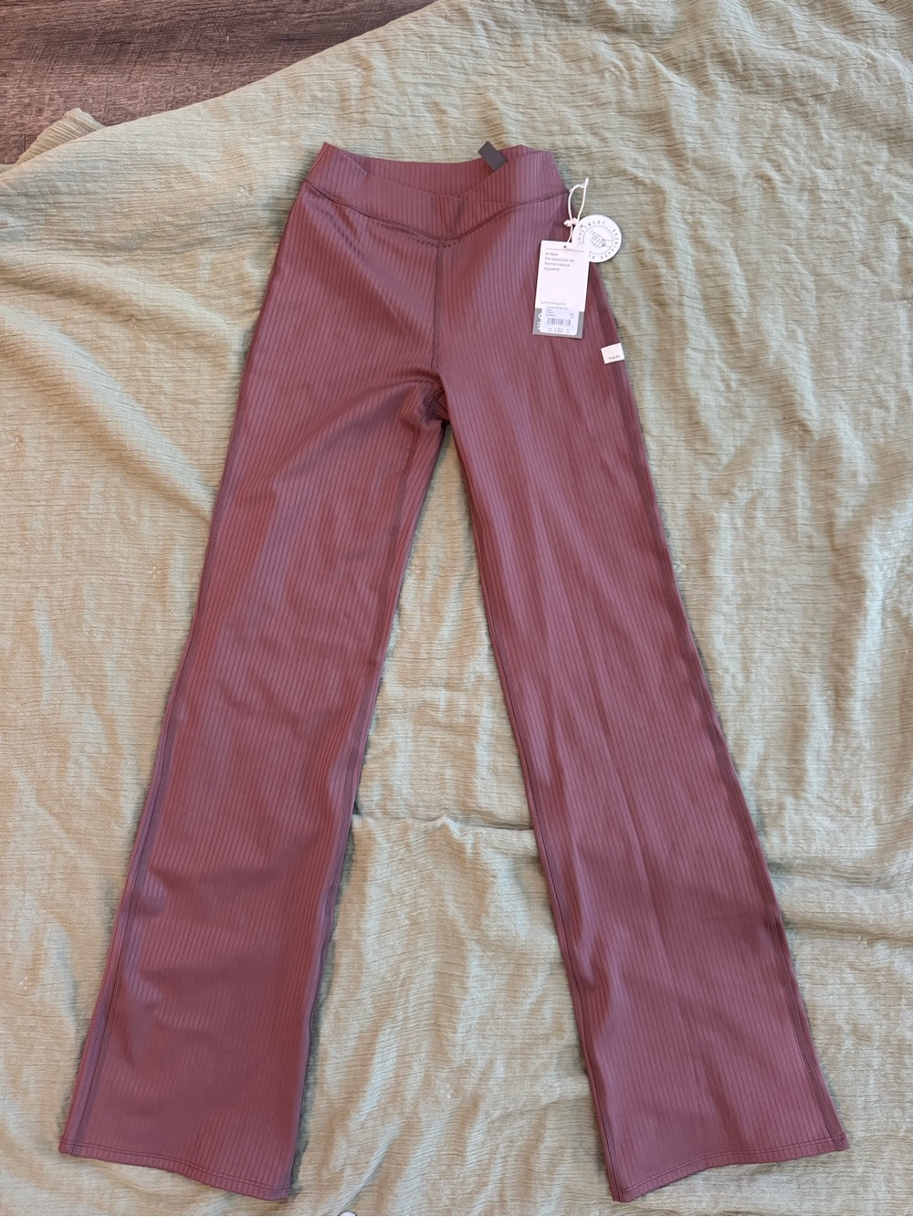 Vuori Inversion Rib Slim Flare Pant. NWT XS- Mauve